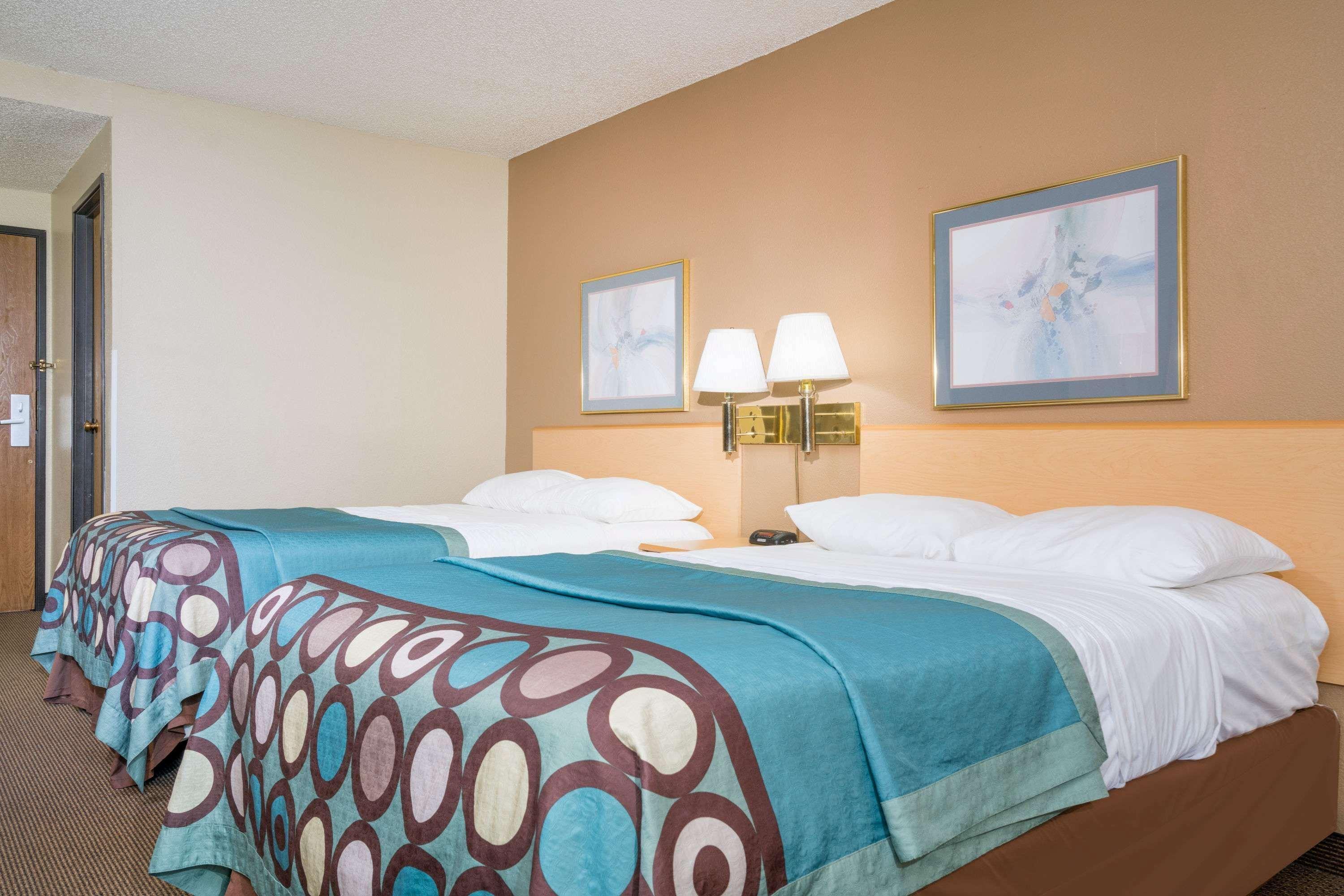 Super 8 By Wyndham Menomonie Wi Motel Eksteriør bilde