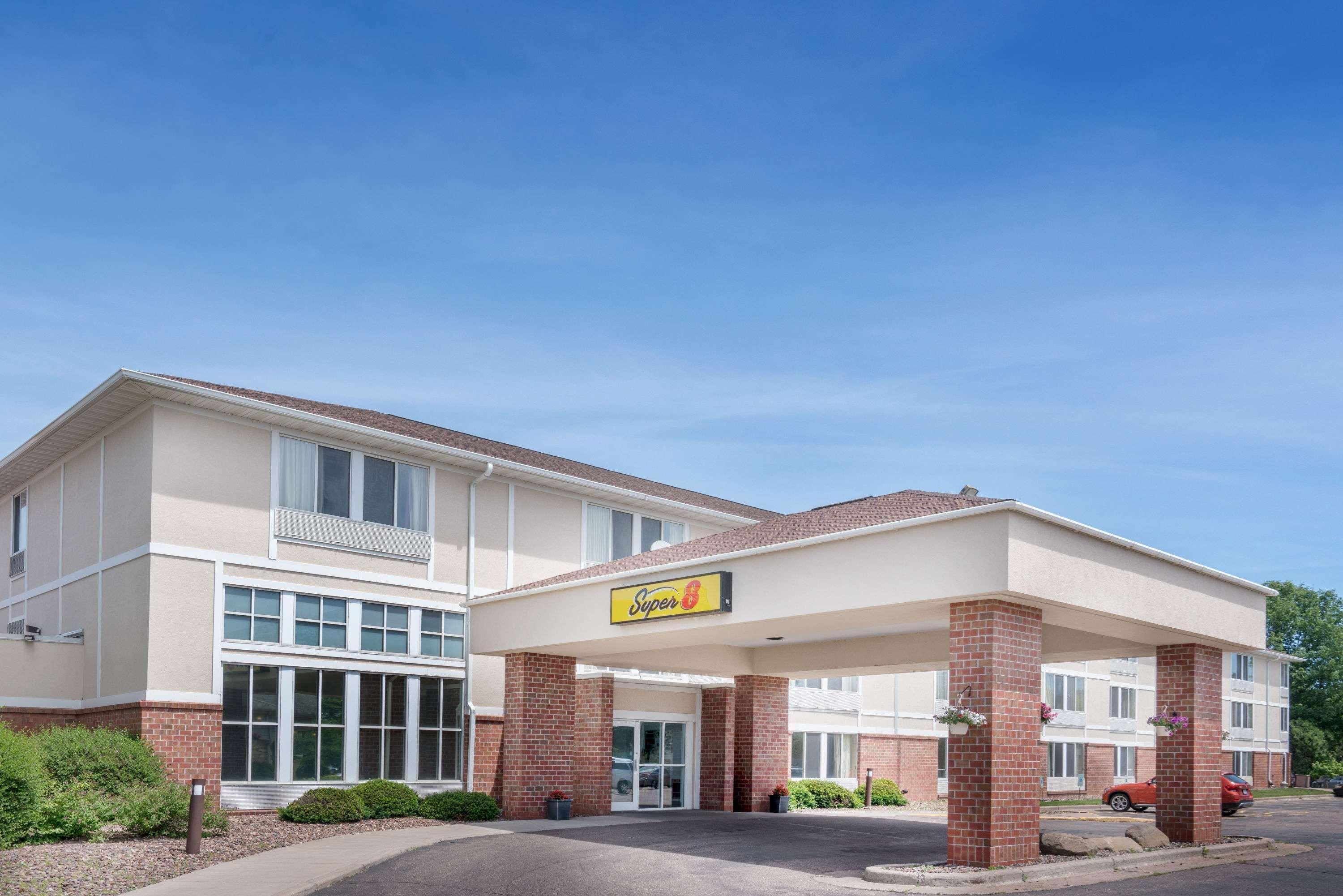 Super 8 By Wyndham Menomonie Wi Motel Eksteriør bilde