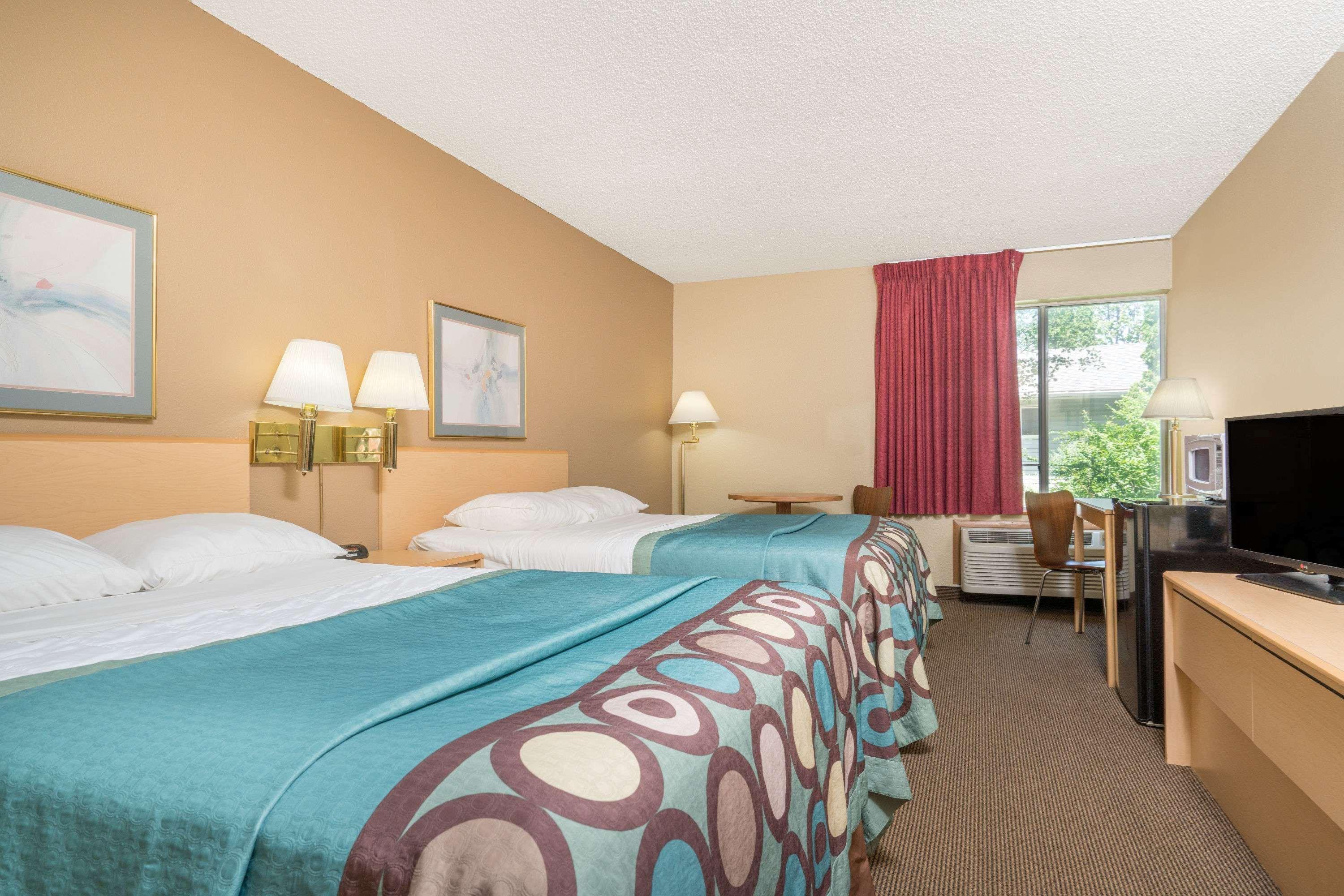 Super 8 By Wyndham Menomonie Wi Motel Eksteriør bilde