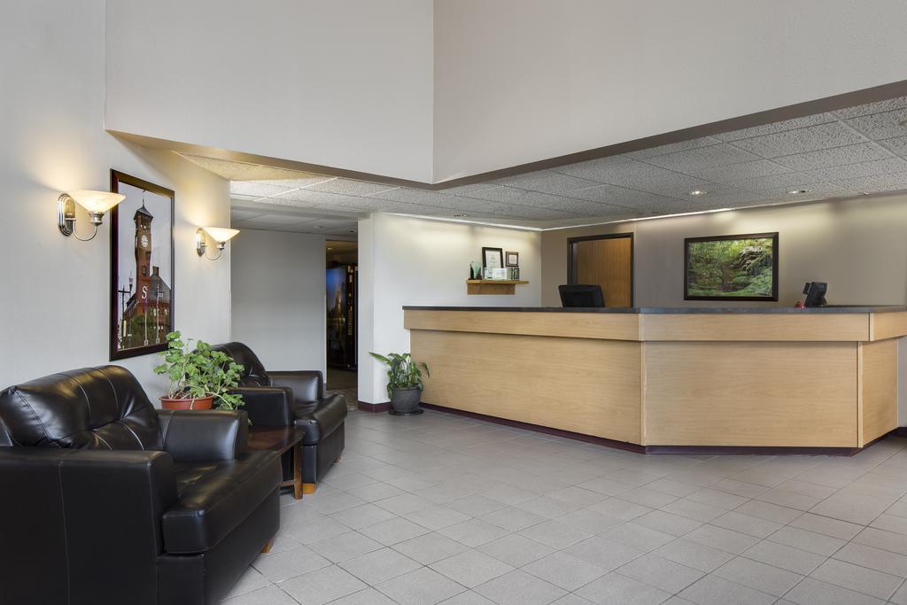 Super 8 By Wyndham Menomonie Wi Motel Eksteriør bilde